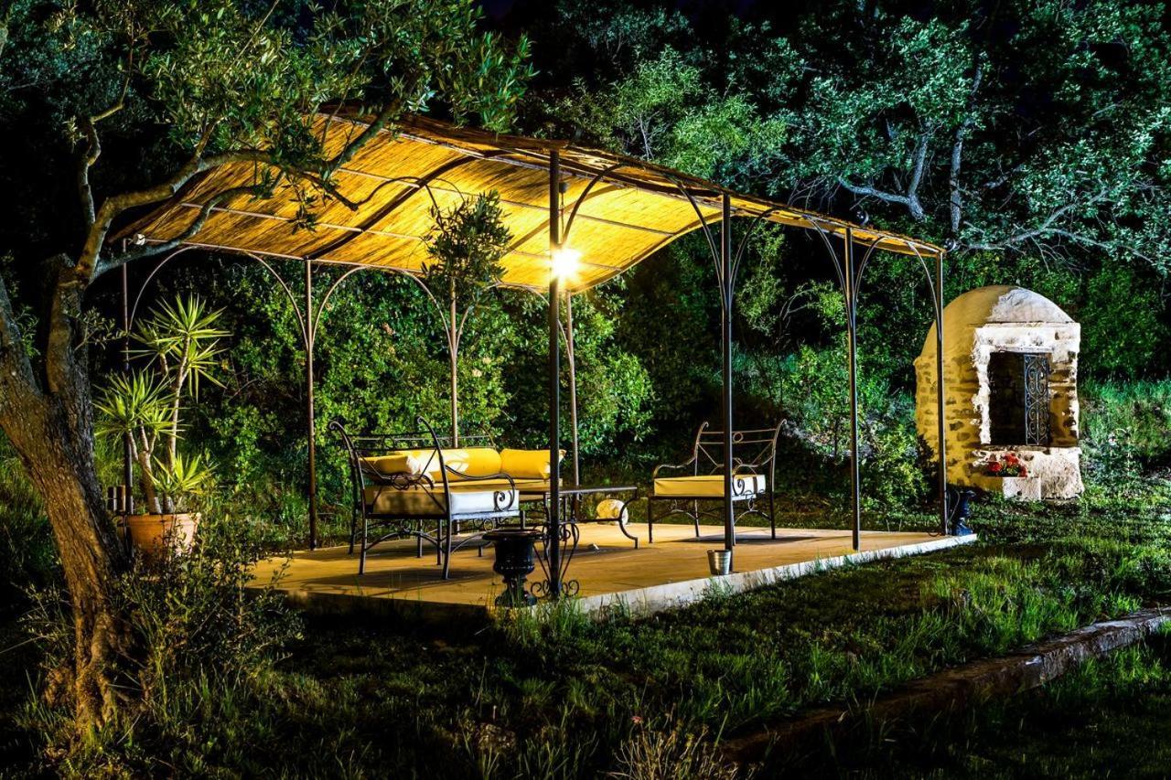 Mas du Cimaï Hotel Evenos Bagian luar foto